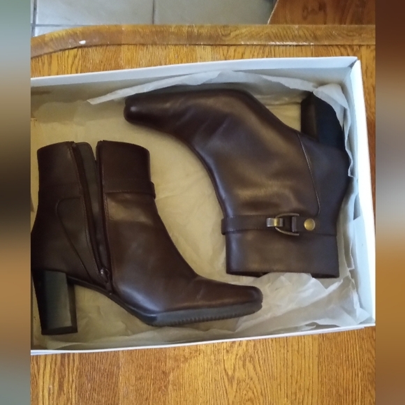Nine & Co. Rich Brown Leather Booties - Picture 1 of 7